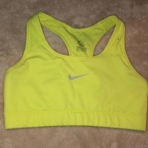 Nike dri-fit women’s sports bra size medium